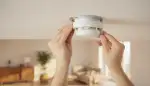 Rauchmelder sicher kleben statt bohren